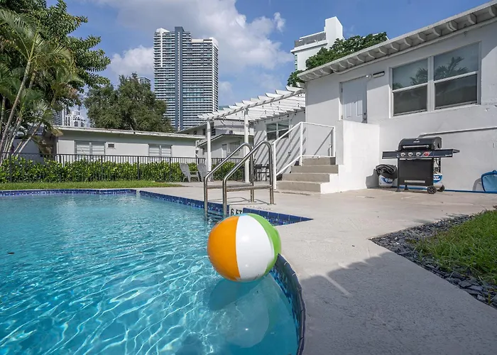 Oia House Brickell Beach 10 Minutes Pool Location