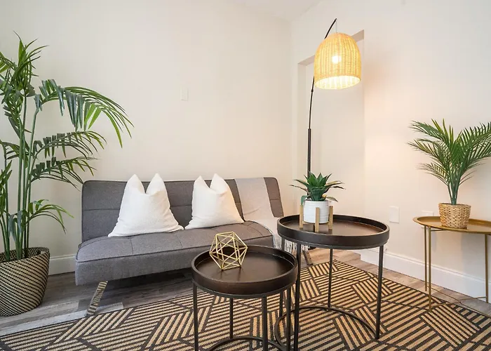 Oia House Brickell Beach 10 Minutes Pool Location