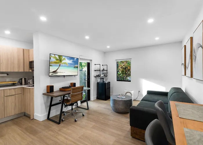Enjoy Modern Oasis Private Patio - Near Beach