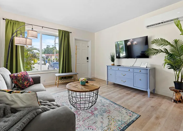 Enchanting Airport-Adjacent Apartment