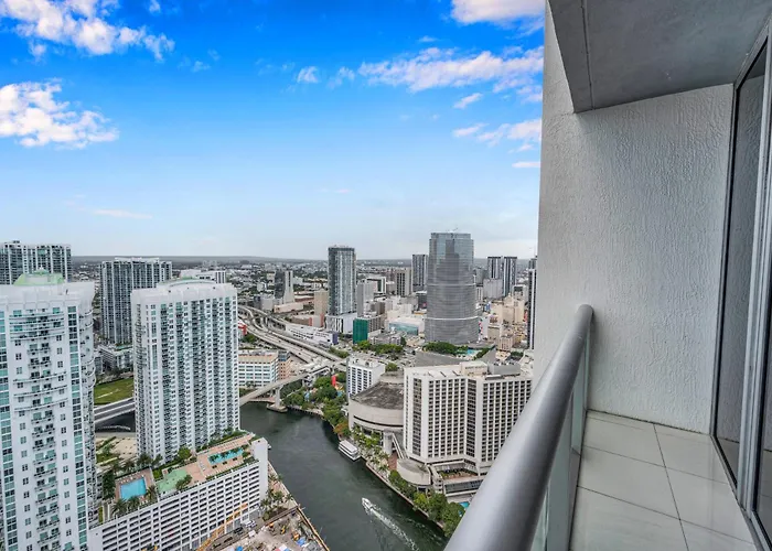 Pet friendly Highest Floor Icon W Brickell Location Apartment Miami