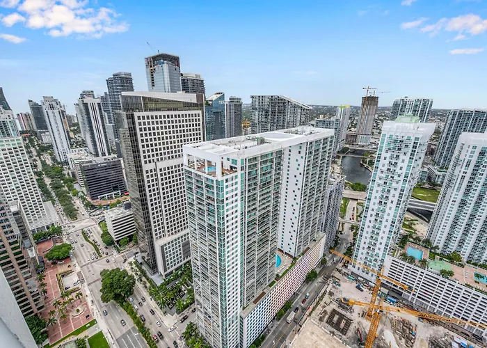 Pet friendly Highest Floor Icon W Brickell Location Apartment Miami