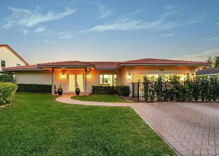 Tropical Palms House