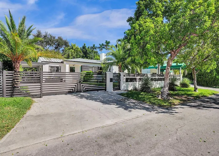 Azzure 10 Mins To South Beach Miami 4 Bedroom Villa acceptant les animaux