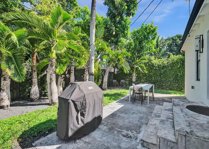 Azzure 10 Mins To South Beach Miami 4 Bedroom Villa