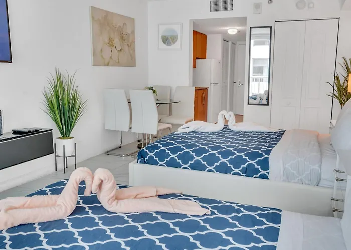 Beautiful High Floor Studio * Brickell * Ocean View