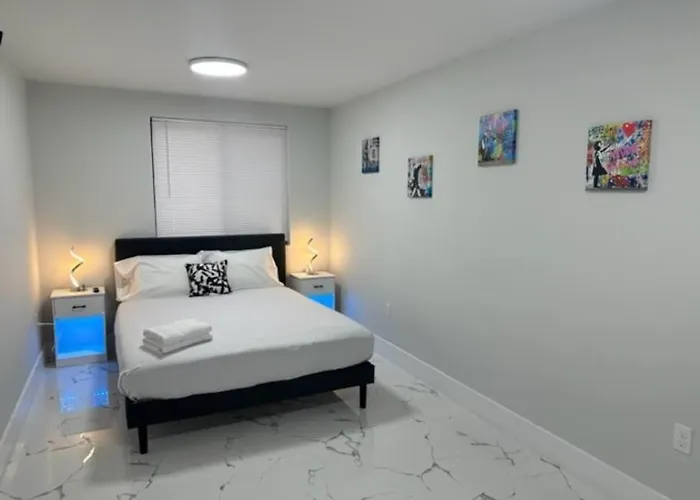 Luxe 3 Bed & 3 Bath Minutes From Design District