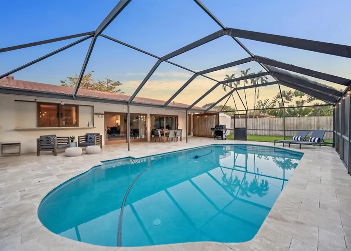 Family Beach Home With Home Theater & Heated Pool!