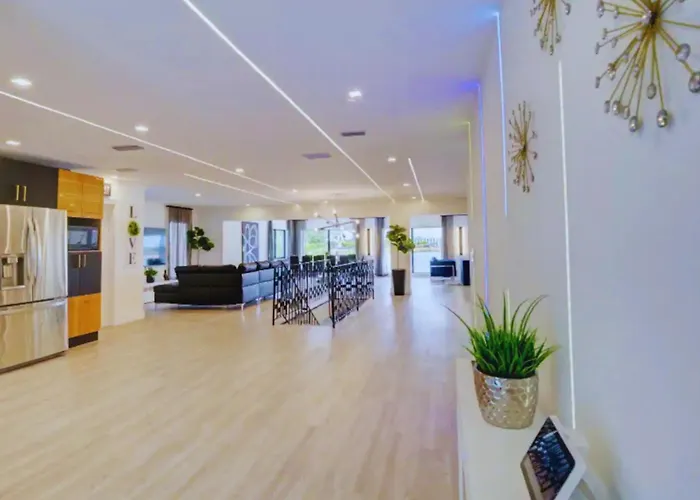 Club House 305 W Private Nightclub, Cinema, Game Room, Gym & Pool