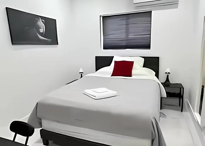 Cozy Private Room, Near The Airport - Free Parking - 01