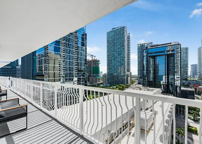Luxurious 3Br Condo With Pool In Brickell
