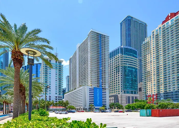 Ocean View Exquisite 1 Bedroom Condo With Free Parking