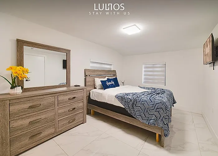 Modern 6 Bedroom Home With Pool And Bbq In Miami L34