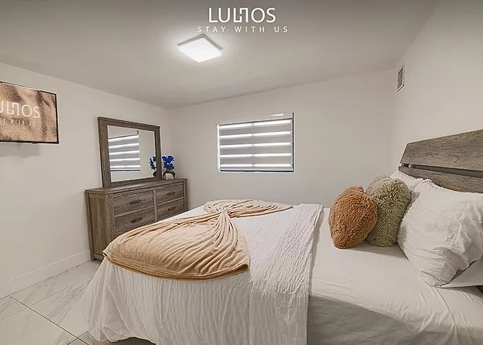 Modern 6 Bedroom Home With Pool And Bbq In Miami L34