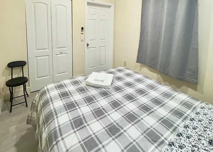 Cozy Private House Near Miami Airport - Free Parking - 01