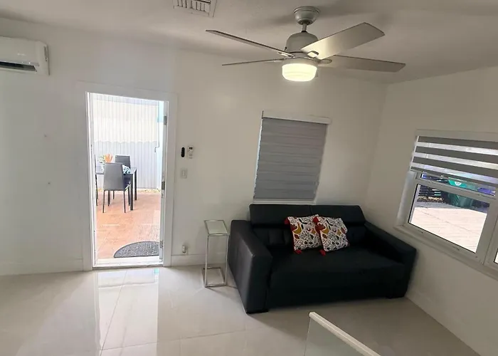 Comfortable Modern Apartment- Central Location.