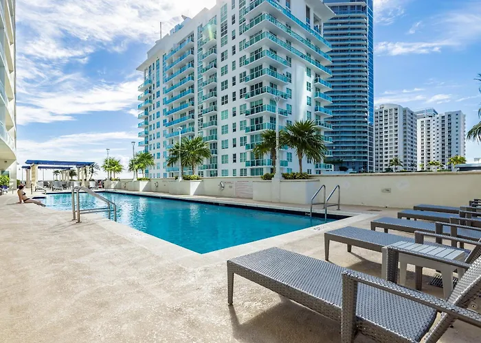 Pet friendly Brickell Apt With Bay Views, Pool, Free Parking Miami