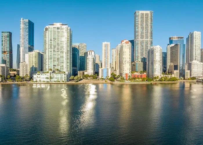 Pet friendly Brickell Apt With Bay Views, Pool, Free Parking Miami