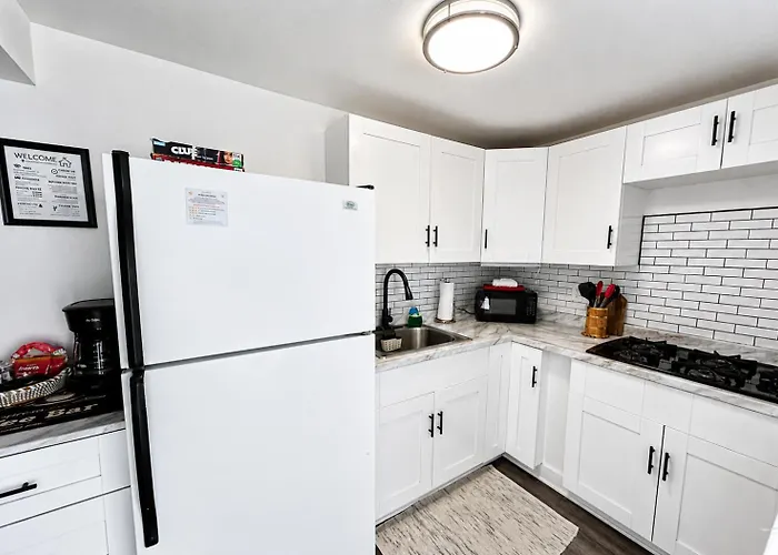 Sleeps 3, Cozy, Boho Style, In The Heart Of Miami -Free Parking