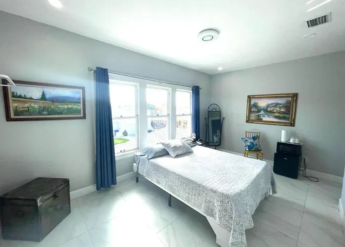 Sunny And Charming Suite Next To Mia