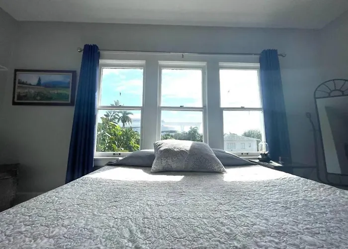 Sunny And Charming Suite Next To Mia