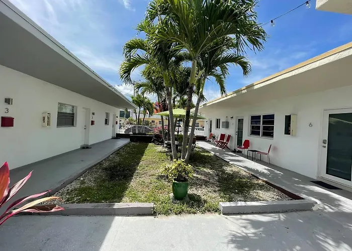 Private Studio Blocks From Coconut Grove