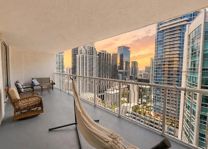 4 Bed Full Condo In Miami With Skyline & Sea View che accetta animali
