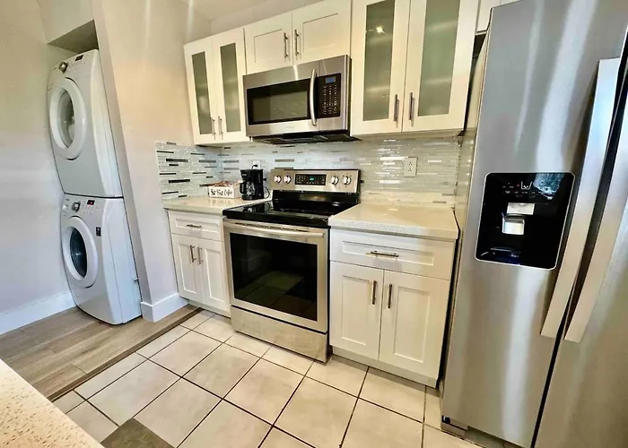 Stylish Stay Close To Um City Vibes