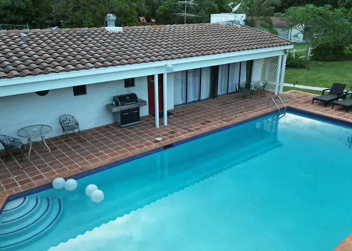 La Finca Miami with Pool