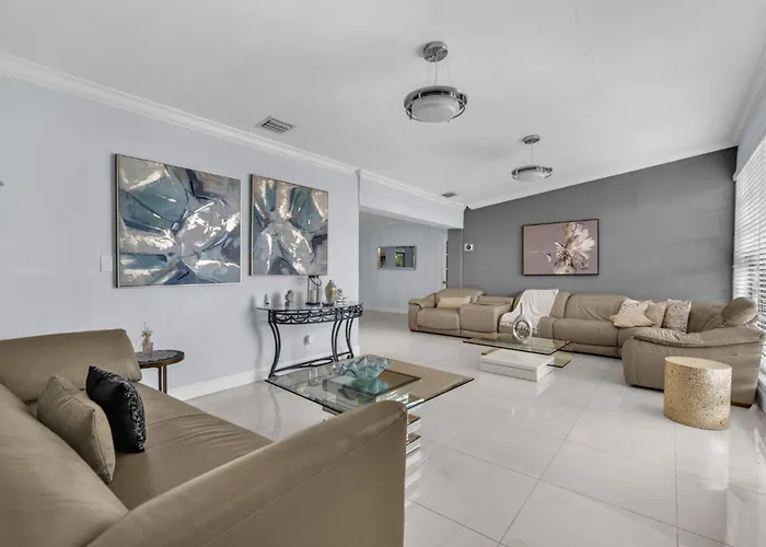 Modern Miami Oversized 3 Bedroom In Central Location
