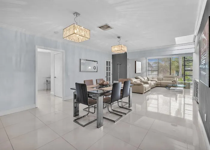 Modern Miami Oversized 3 Bedroom In Central Location