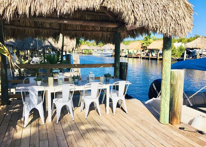 Waterfront Tiny Home With Pool, Beach, Dock, Kayaks