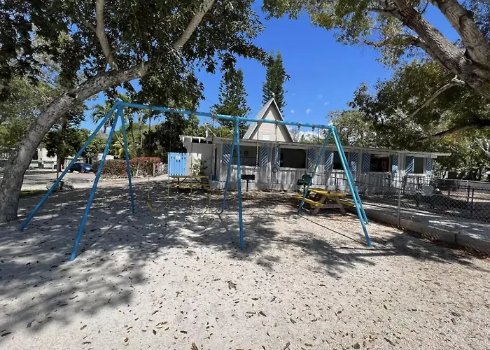 Beachside Retreat With Pool, Boat Ramp Dock For Rent