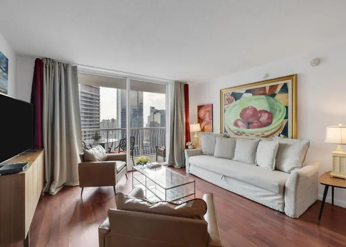 Brickell Apt With Bay Views, Pool, Free Parking