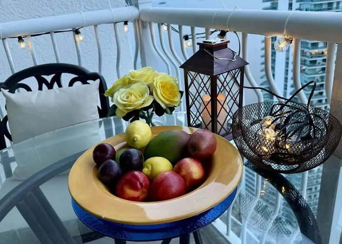 Brickell Apt With Bay Views, Pool, Free Parking
