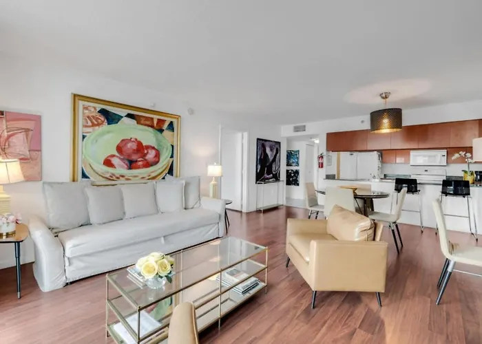 Brickell Apt With Bay Views, Pool, Free Parking