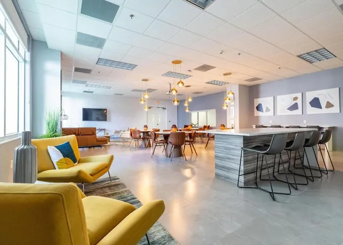 Brickell Apt With Bay Views, Pool, Free Parking