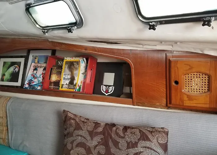 Classic Sailboat 30'