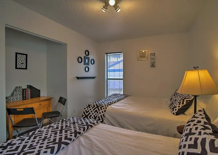 Miami Home With Screened-In Pool Mins From Zoo!