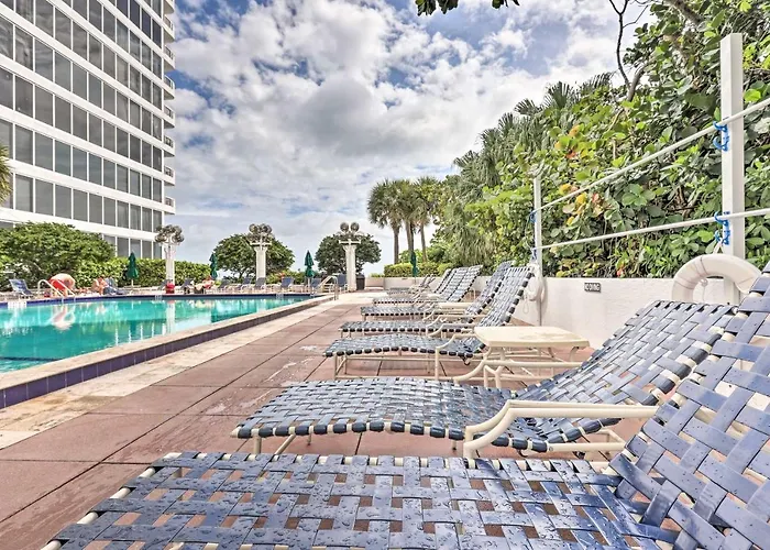 Waterfront High-Rise Condo - Miami Beach 5 Mi